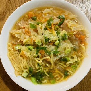 野菜たっぷりインスタントラーメン